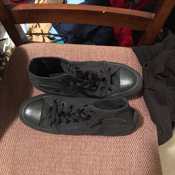 Black converse - Picture 3 of 3